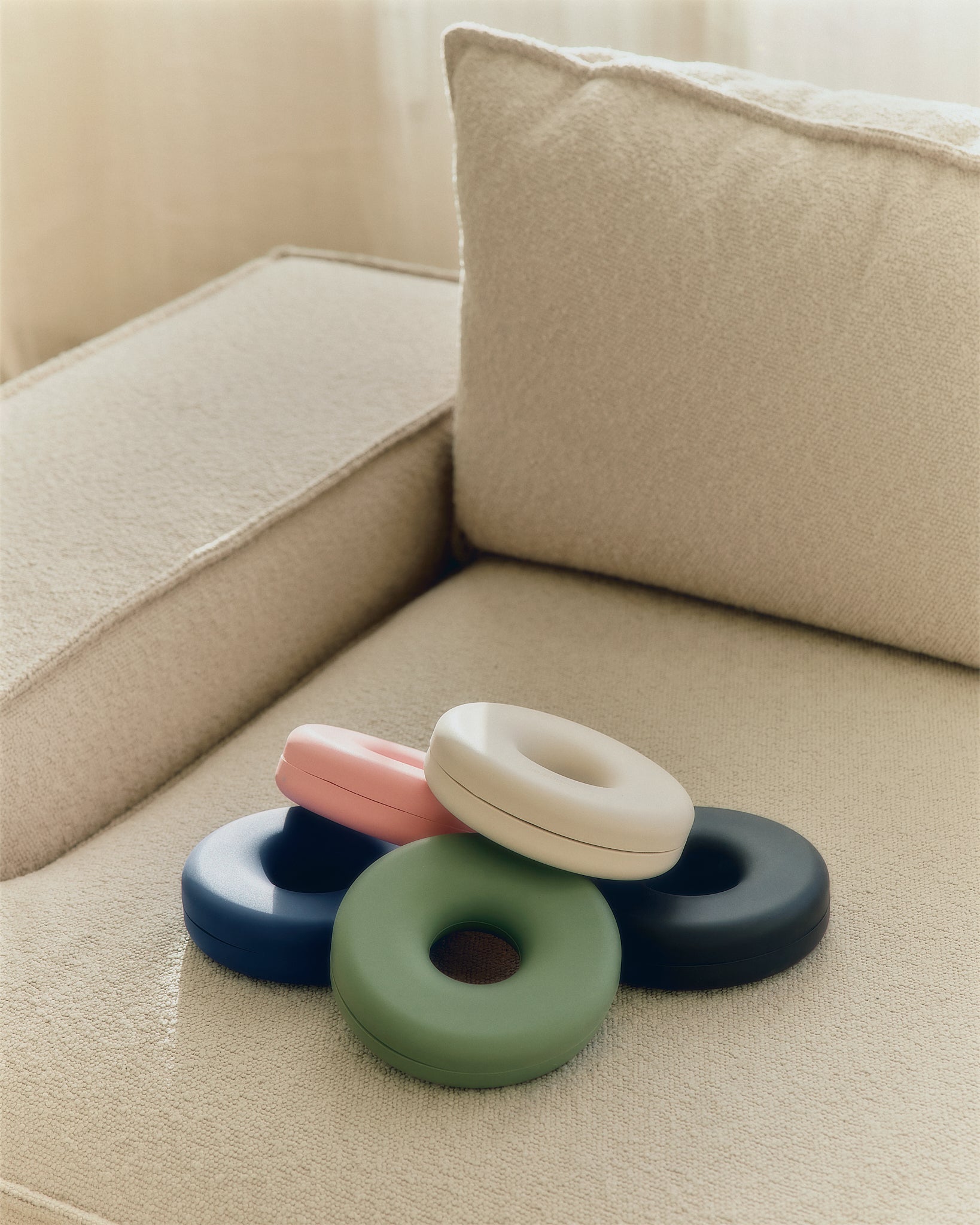 Cable Bagel - Pearl Pedestal