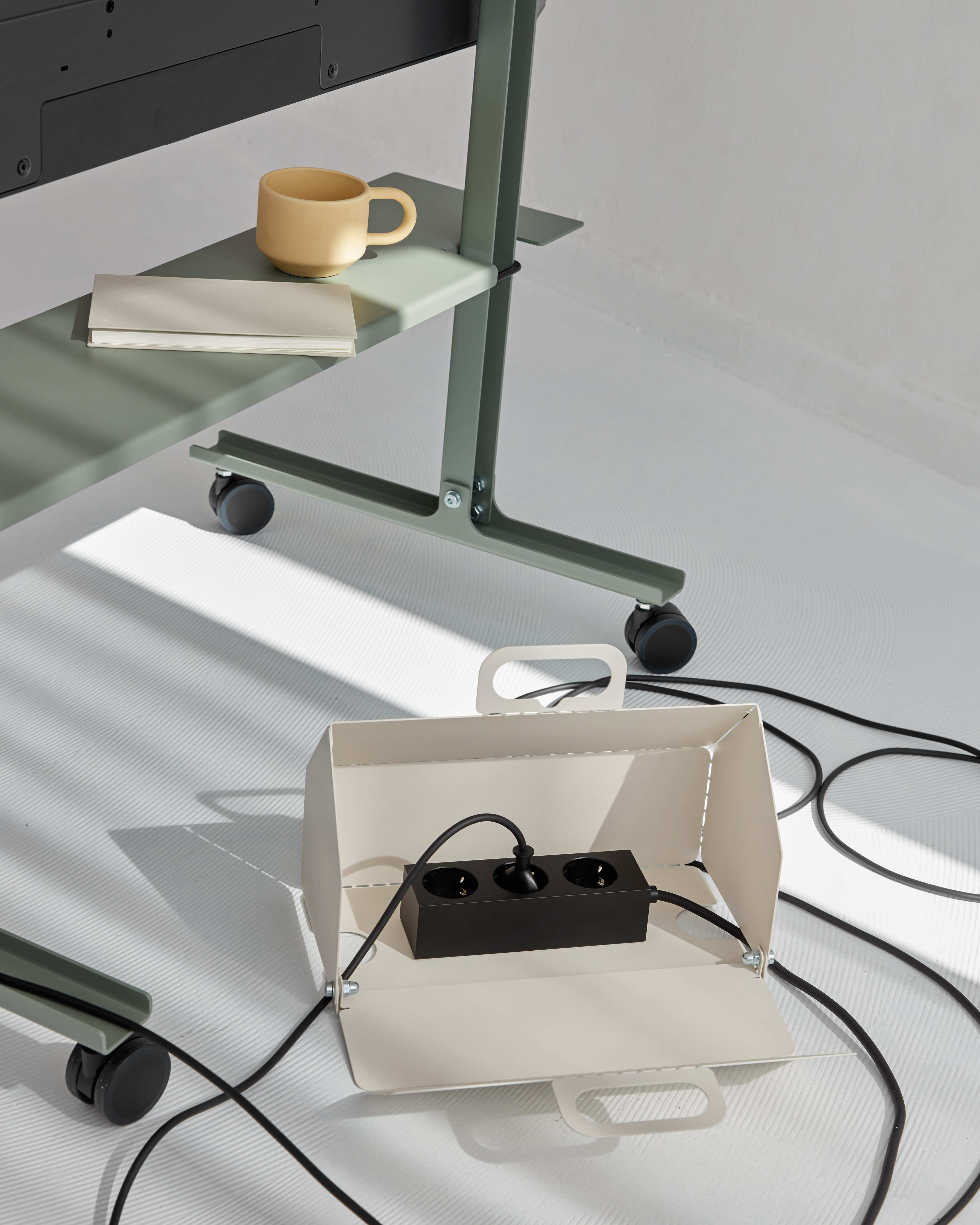 Cable House - Pearl Pedestal